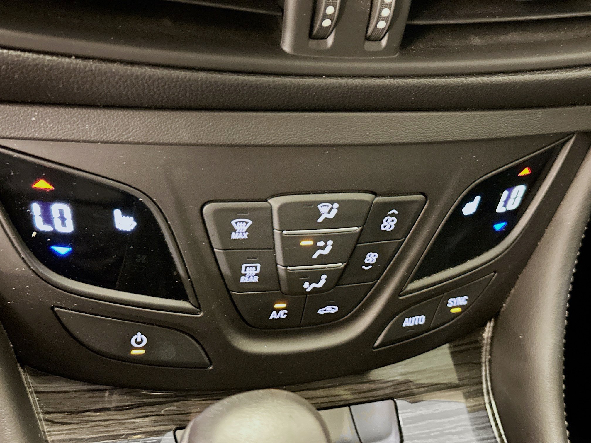 Used 2018 Buick Envision Essence AWD/4WD image 24