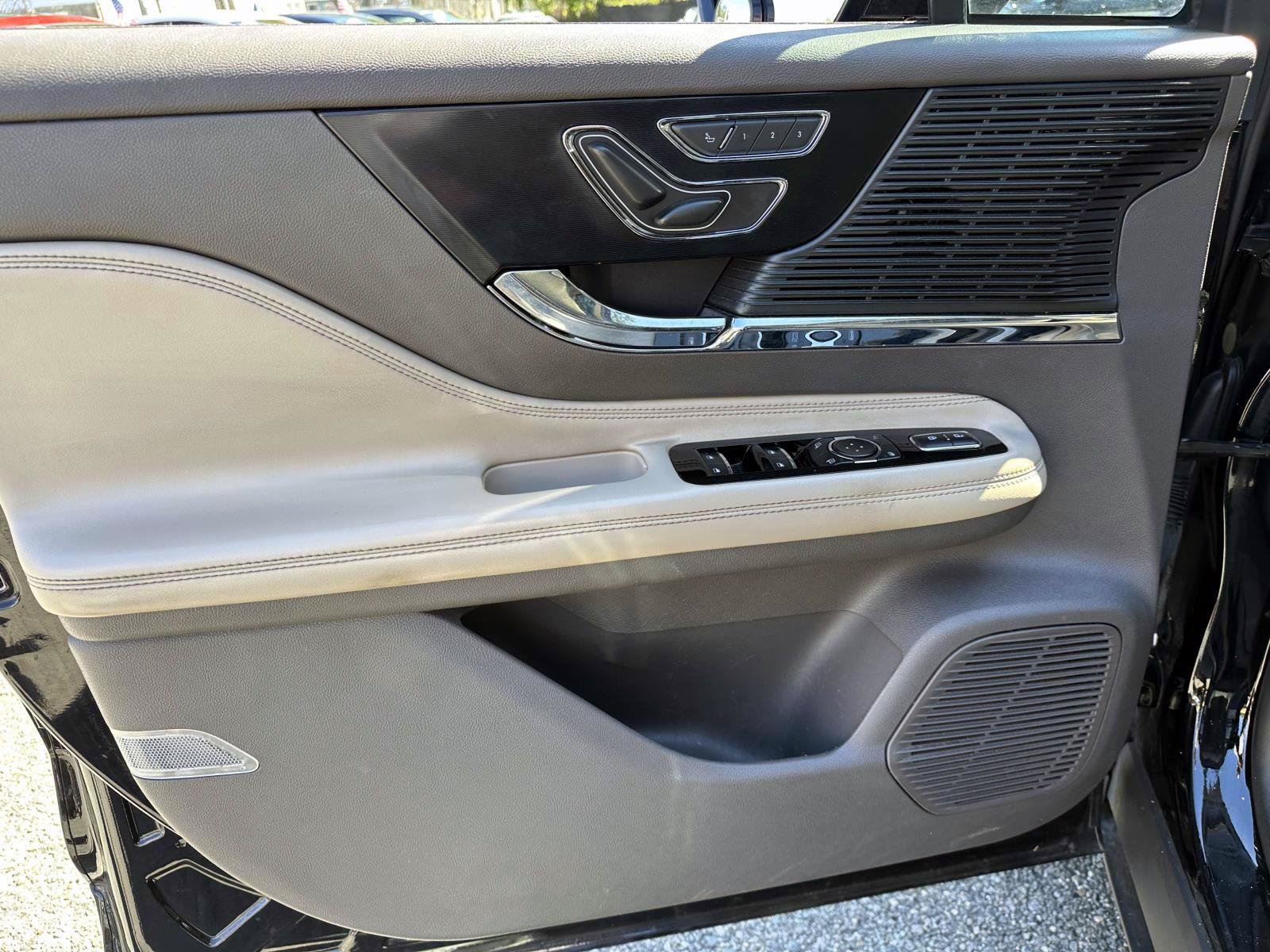 Used 2022 Lincoln Corsair AWD w/ Premium Package image 21