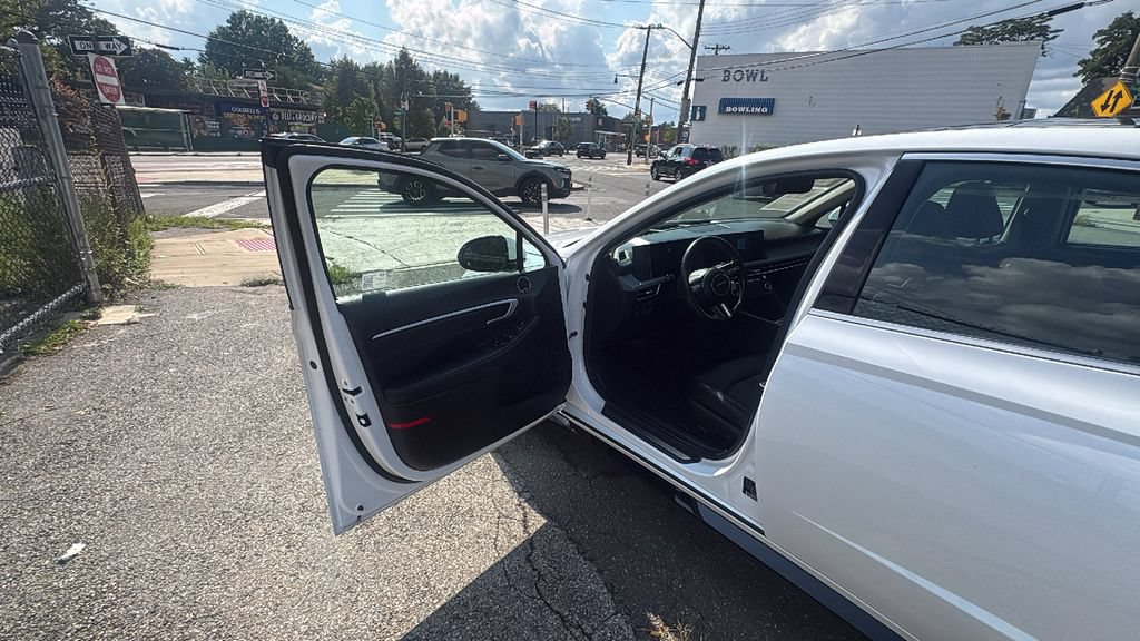 Used 2025 Hyundai Sonata Limited FWD image 10