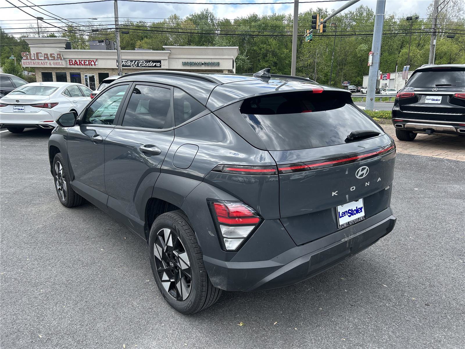 Used 2024 Hyundai Kona SEL AWD/4WD image 3