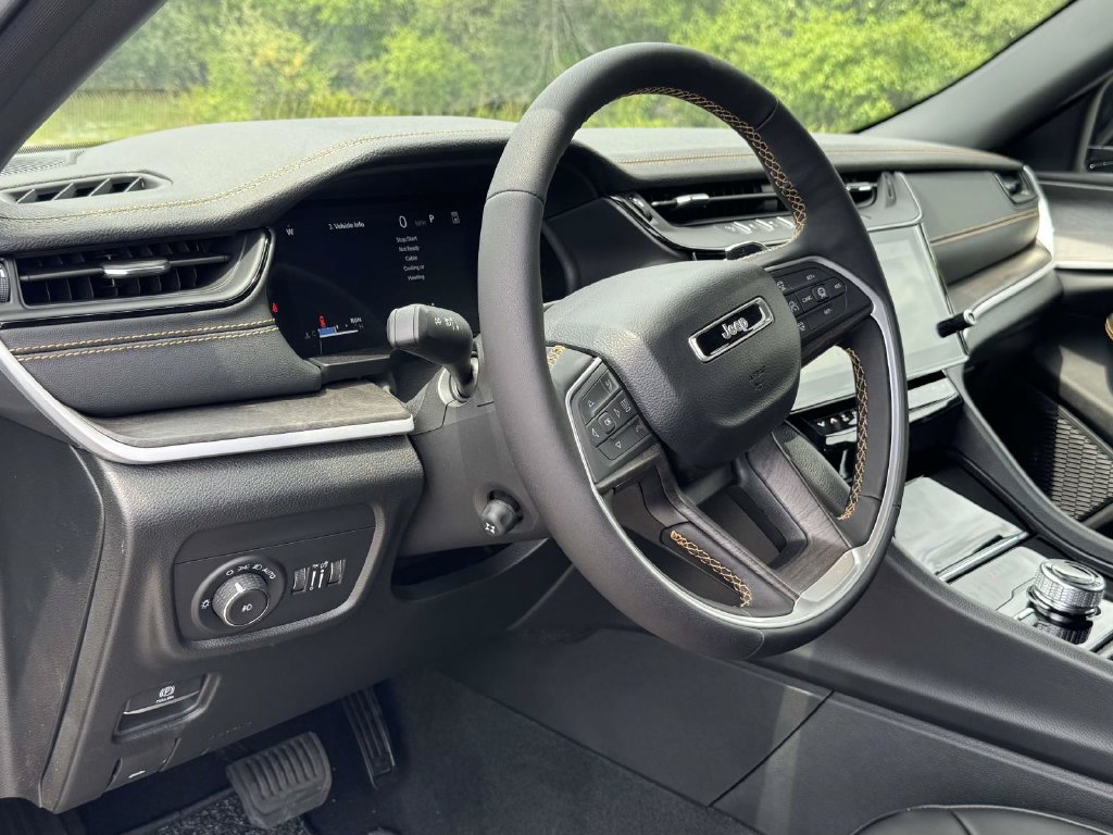 New 2026 Jeep Grand Cherokee Limited AWD/4WD image 2