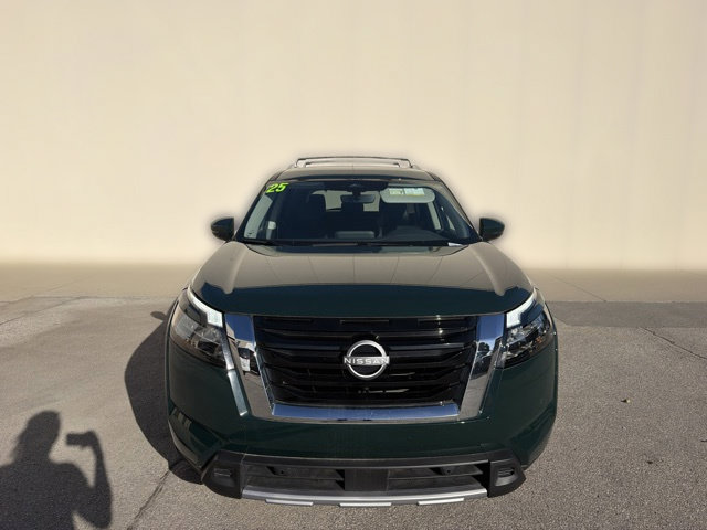 Used 2025 Nissan Pathfinder SL AWD/4WD image 14
