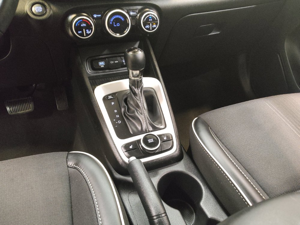 Used 2025 Hyundai Venue Limited FWD image 26