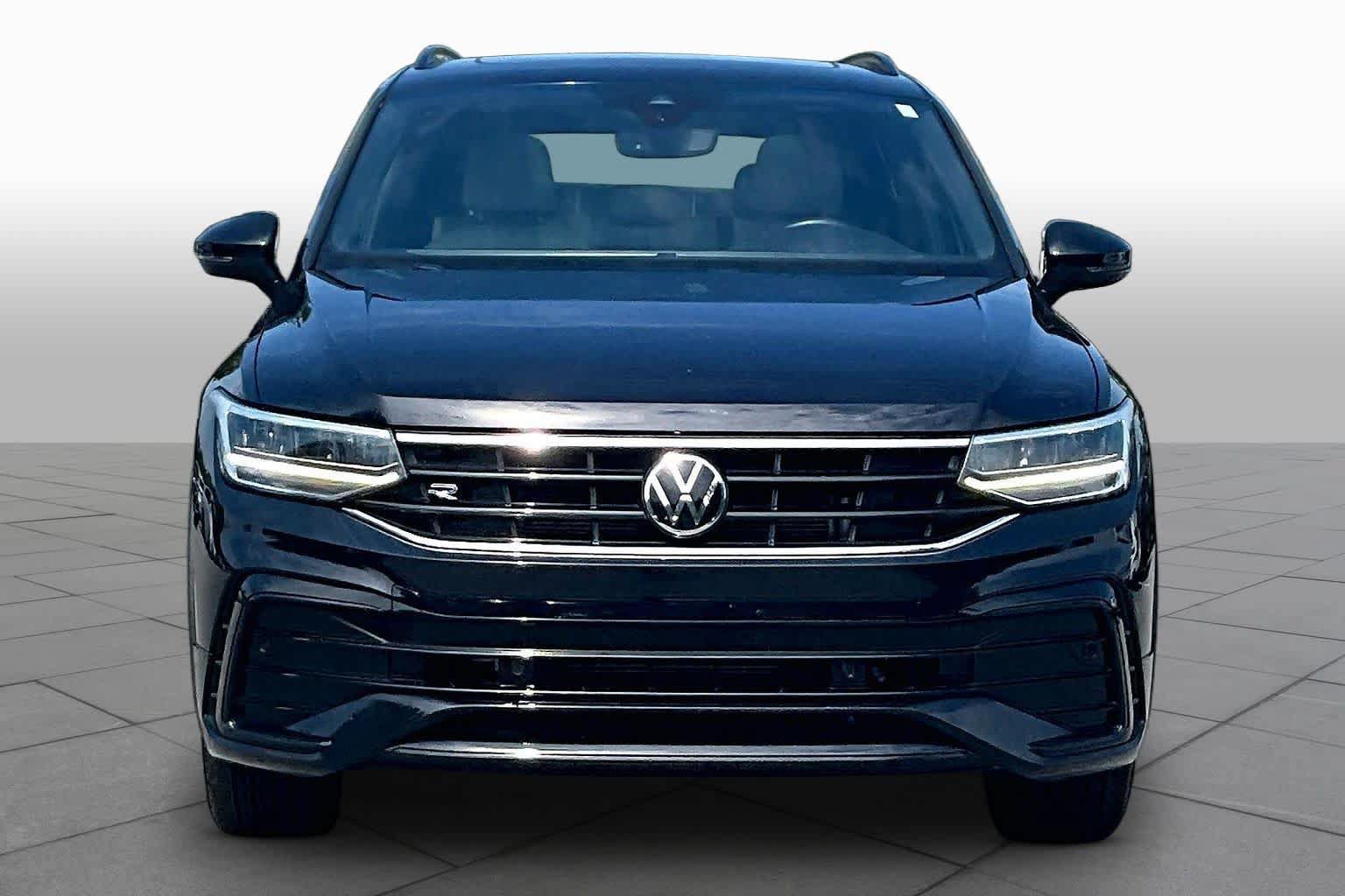 Used 2022 Volkswagen Tiguan SE R-Line AWD/4WD image 3