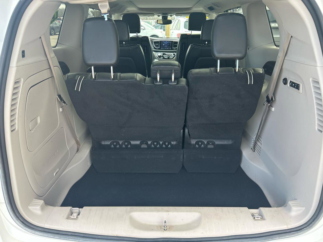 Used 2019 Chrysler Pacifica Limited image 15