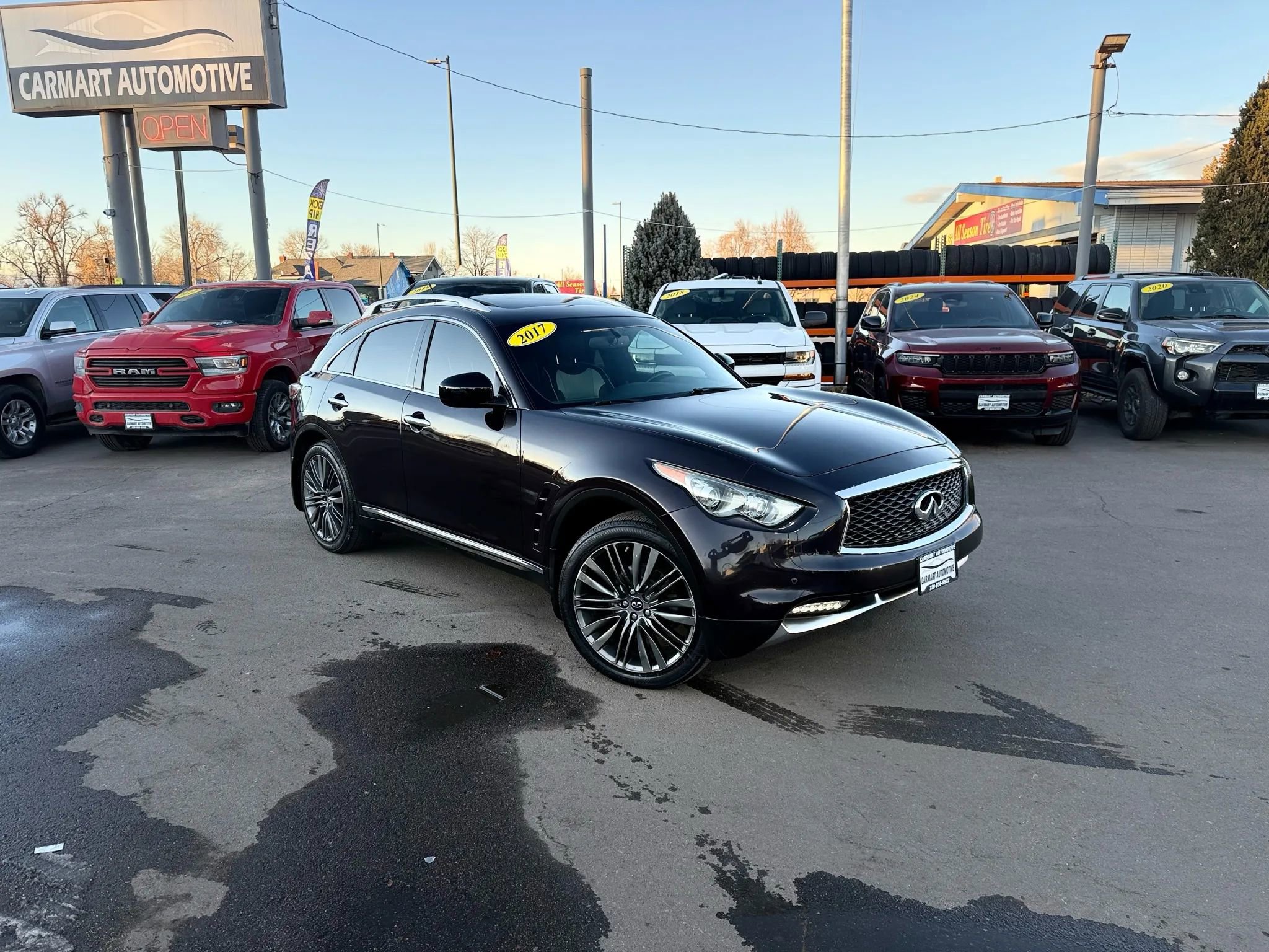 Used 2017 INFINITI QX70 3.7 w/ Limited Package AWD/4WD image 2