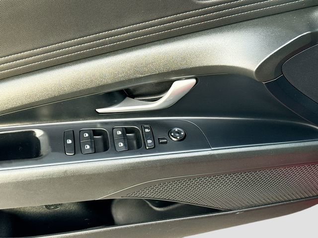 Used 2023 Hyundai Elantra SEL w/ Convenience Package image 18