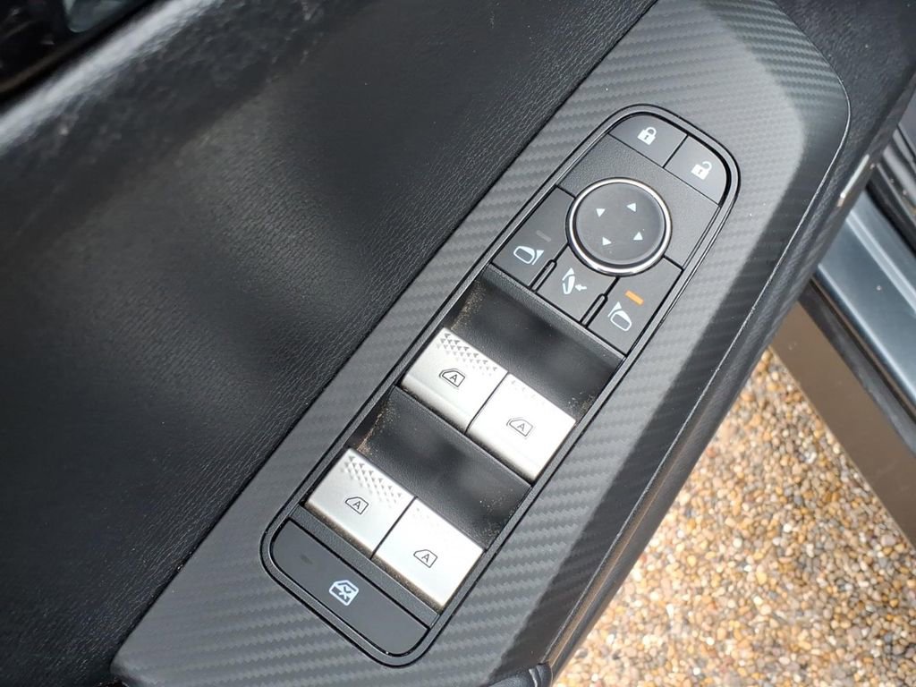 Used 2025 Mitsubishi Outlander SE AWD/4WD image 19