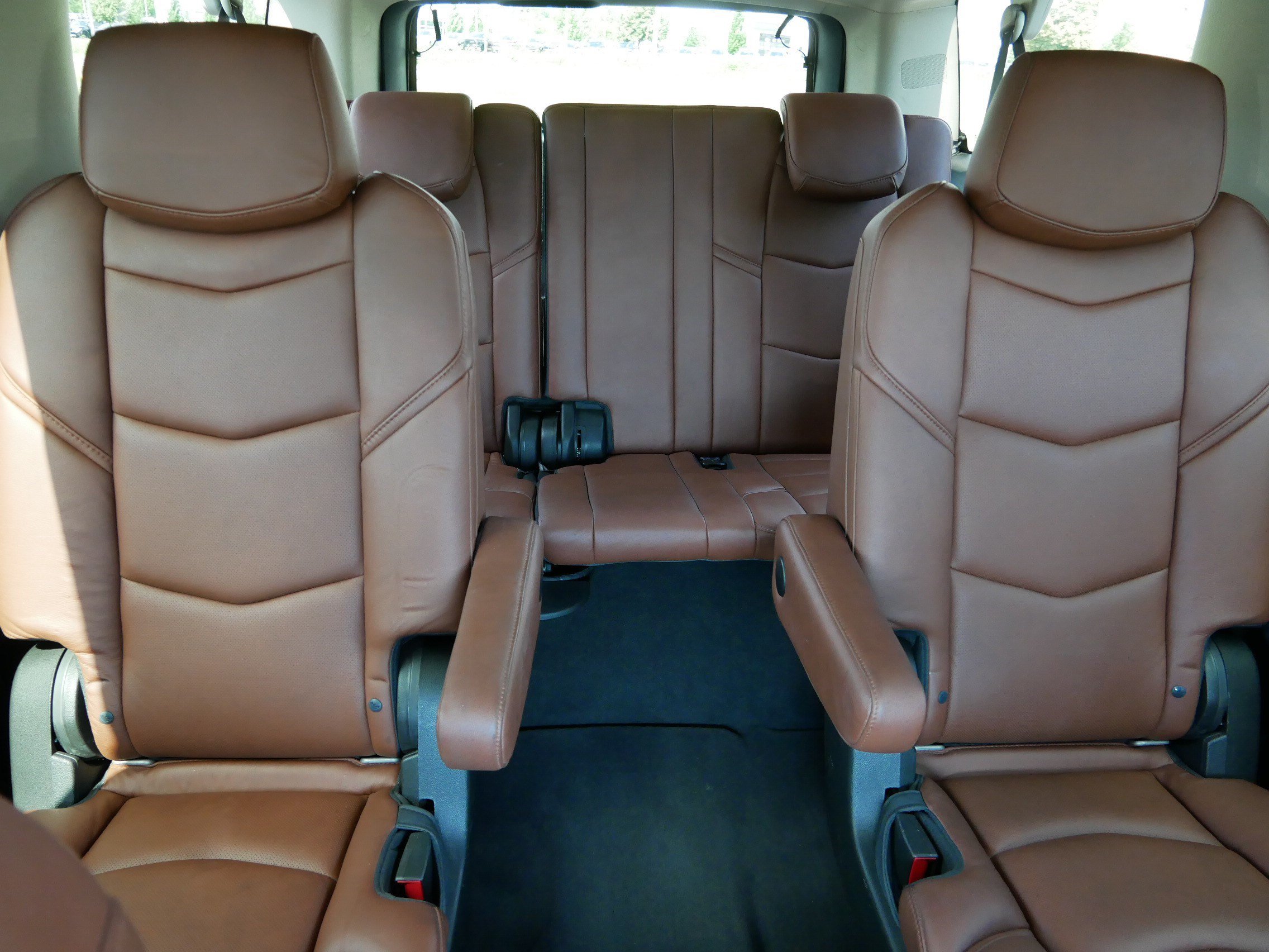 Used 2017 Cadillac Escalade ESV Premium Luxury AWD/4WD image 12
