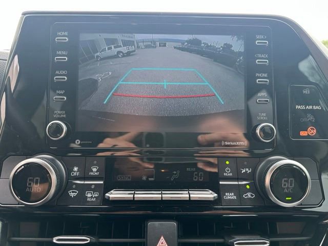 Used 2020 Toyota Highlander L FWD image 19
