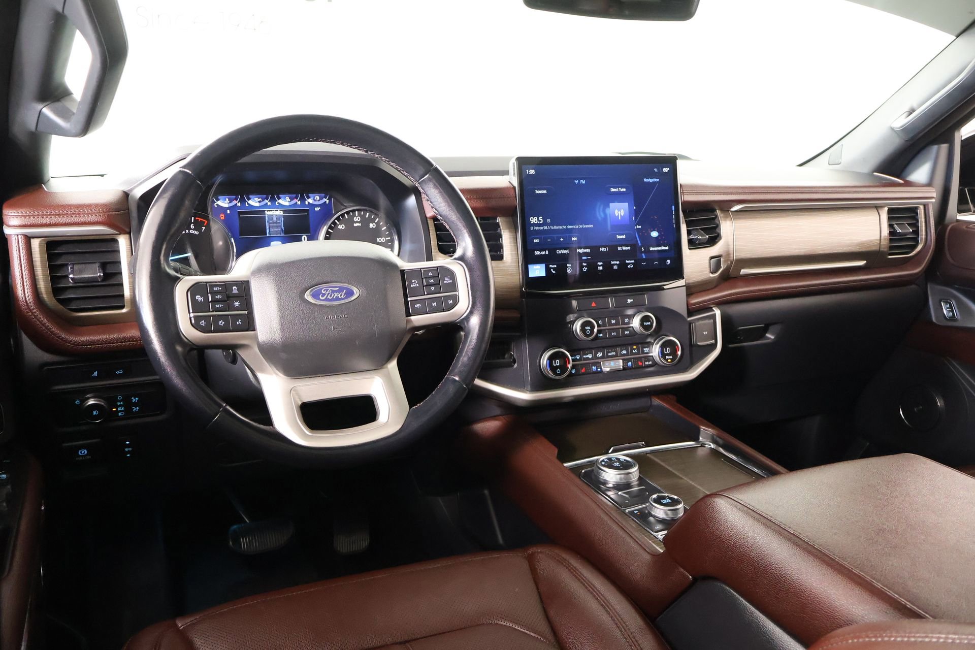 Used 2022 Ford Expedition Limited AWD/4WD image 2