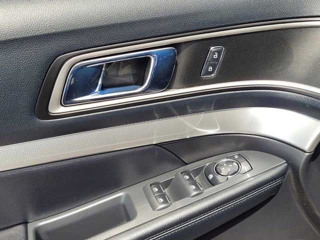 Used 2016 Ford Explorer XLT w/ Equipment Group 201A FWD image 24