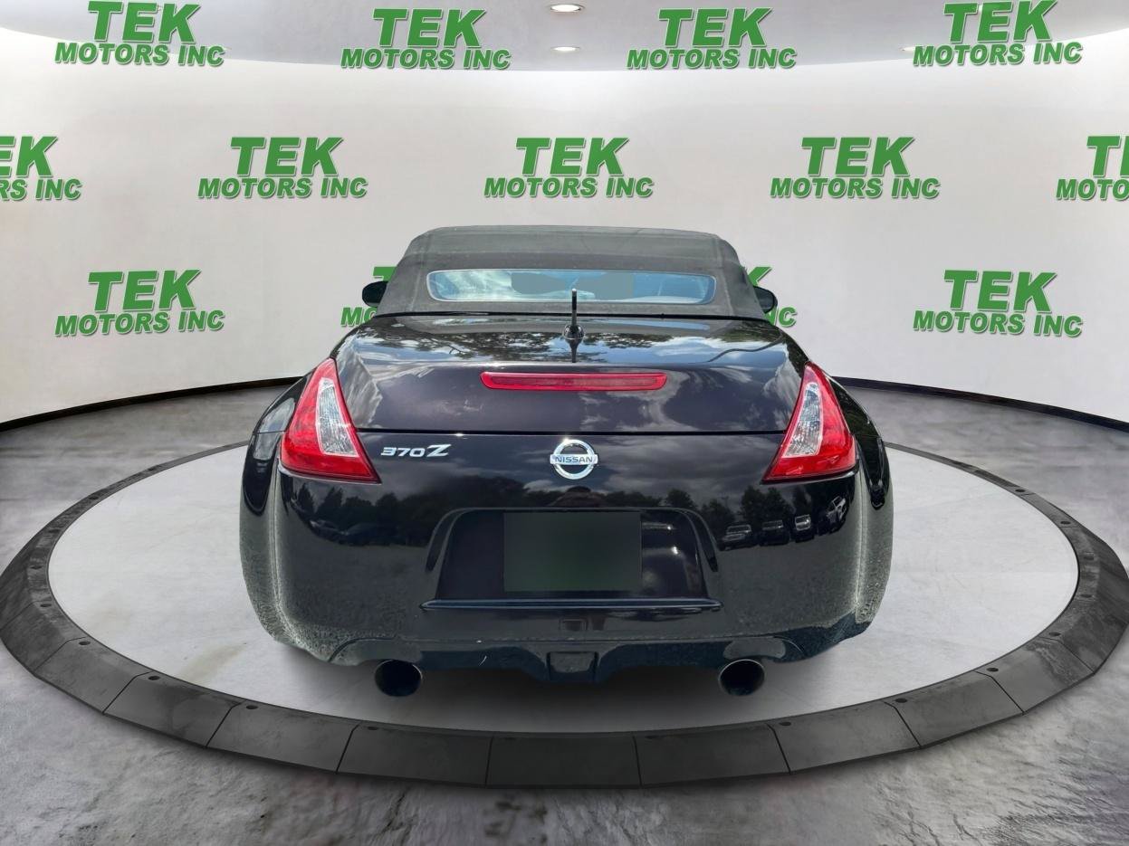 Used 2010 Nissan 370Z Roadster RWD image 7