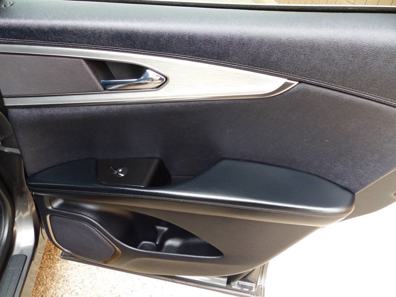 Used 2019 Lincoln Nautilus Premier AWD/4WD image 25