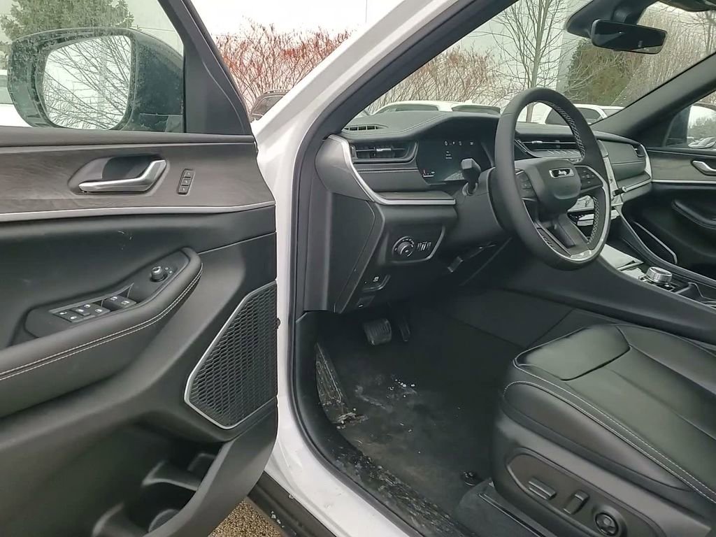 New 2026 Jeep Grand Cherokee Limited w/ Limited Altitude Package image 24