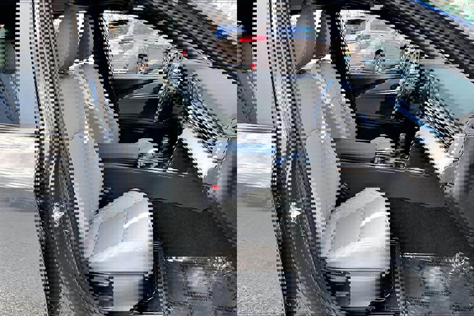 Used 2025 Toyota Camry SE image 8