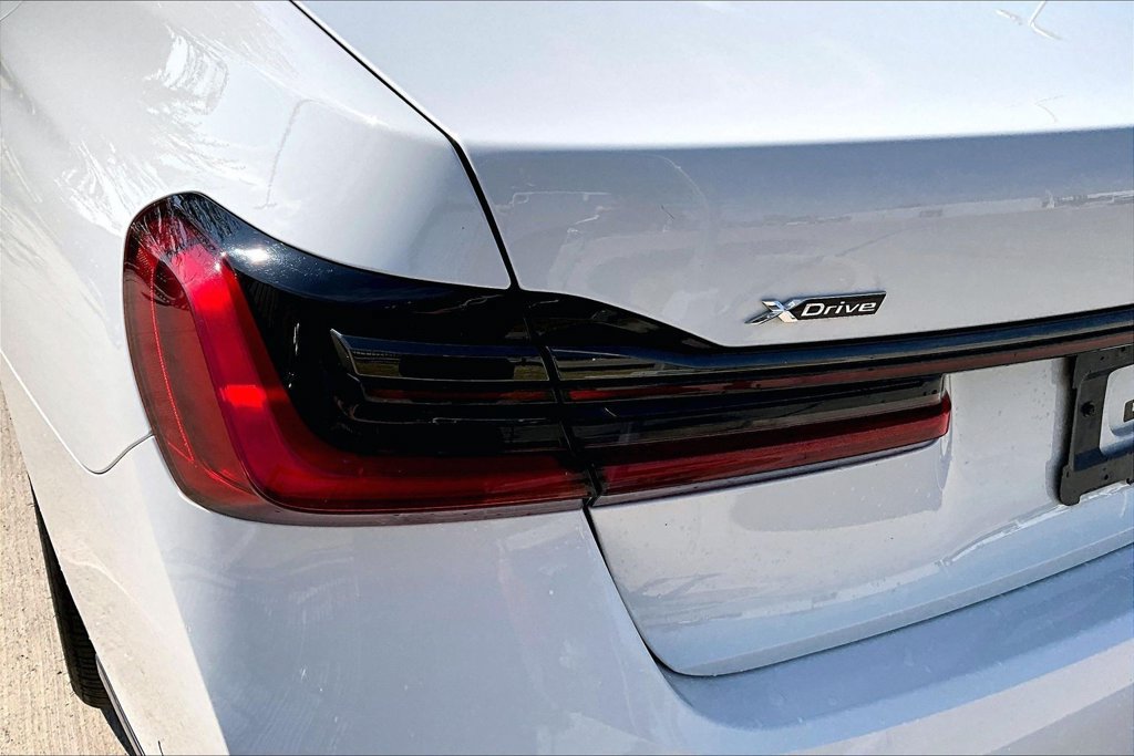 Used 2021 BMW 750i xDrive w/ Executive Package AWD/4WD image 36