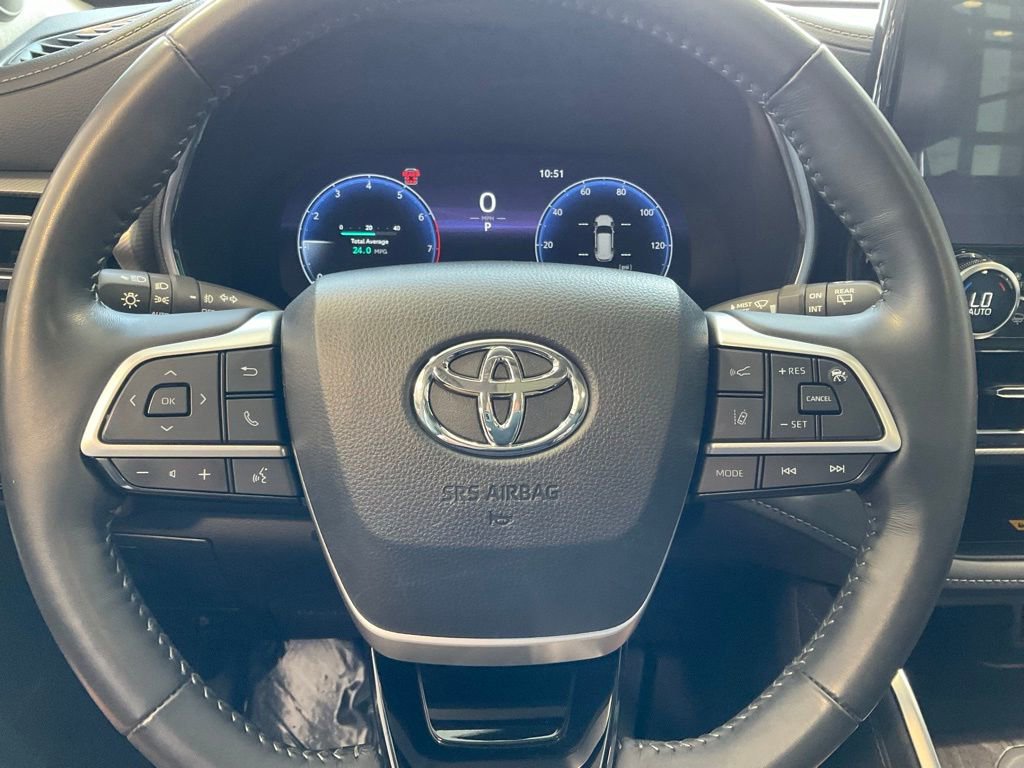 Used 2024 Toyota Highlander Platinum image 10