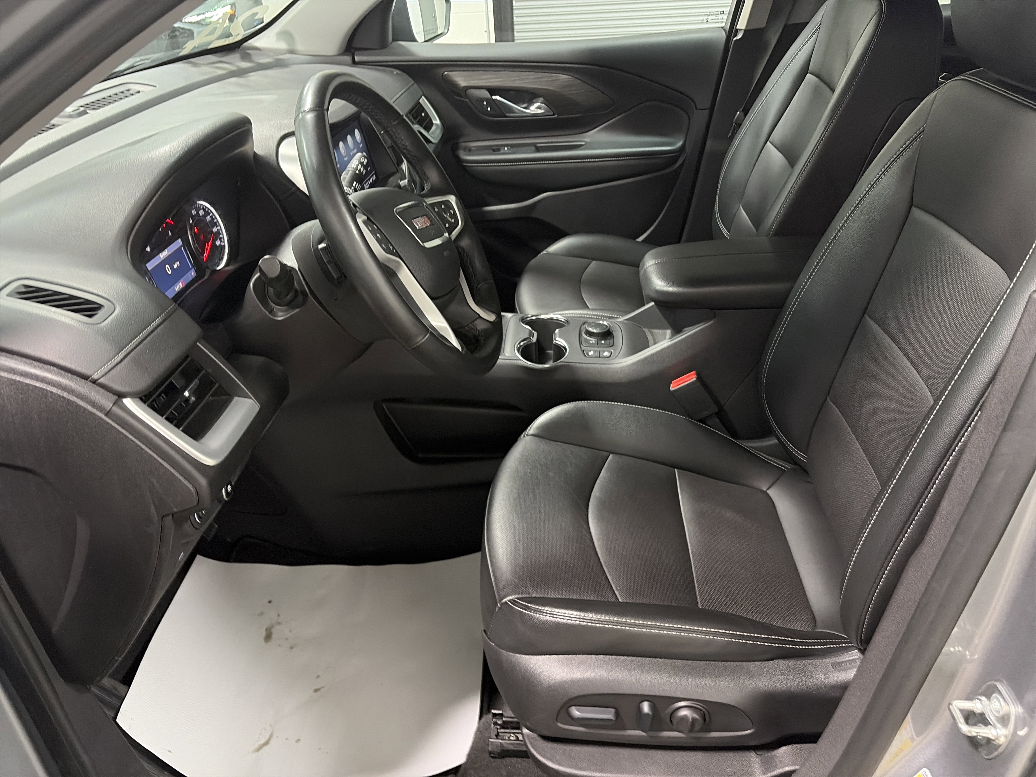 Used 2024 GMC Terrain SLT AWD/4WD image 11