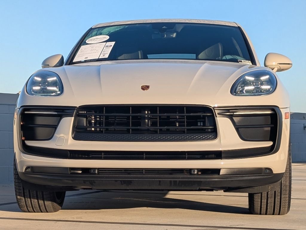 Certified 2022 Porsche Macan image 8