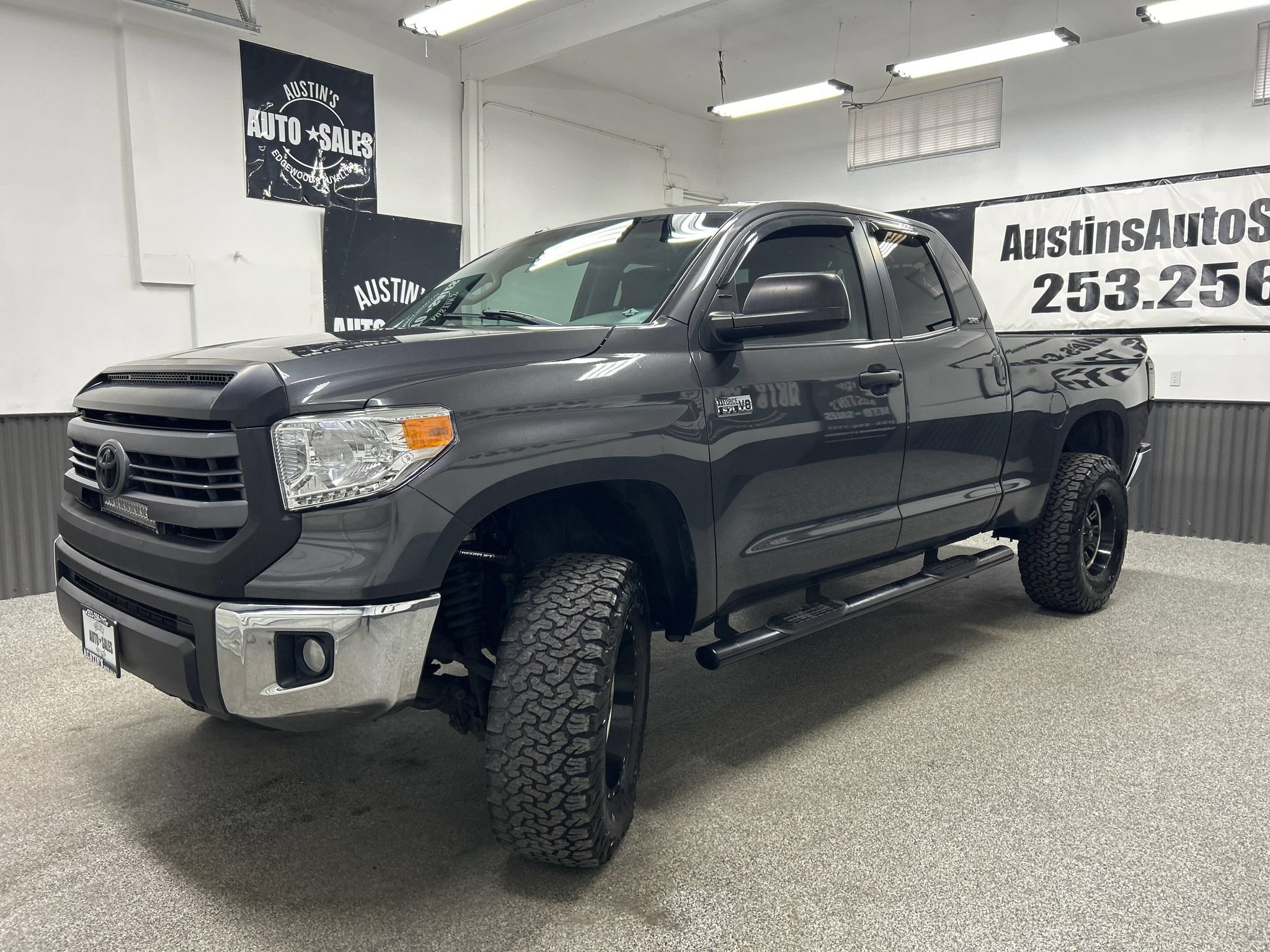 Used 2014 Toyota Tundra SR5 AWD/4WD image 3