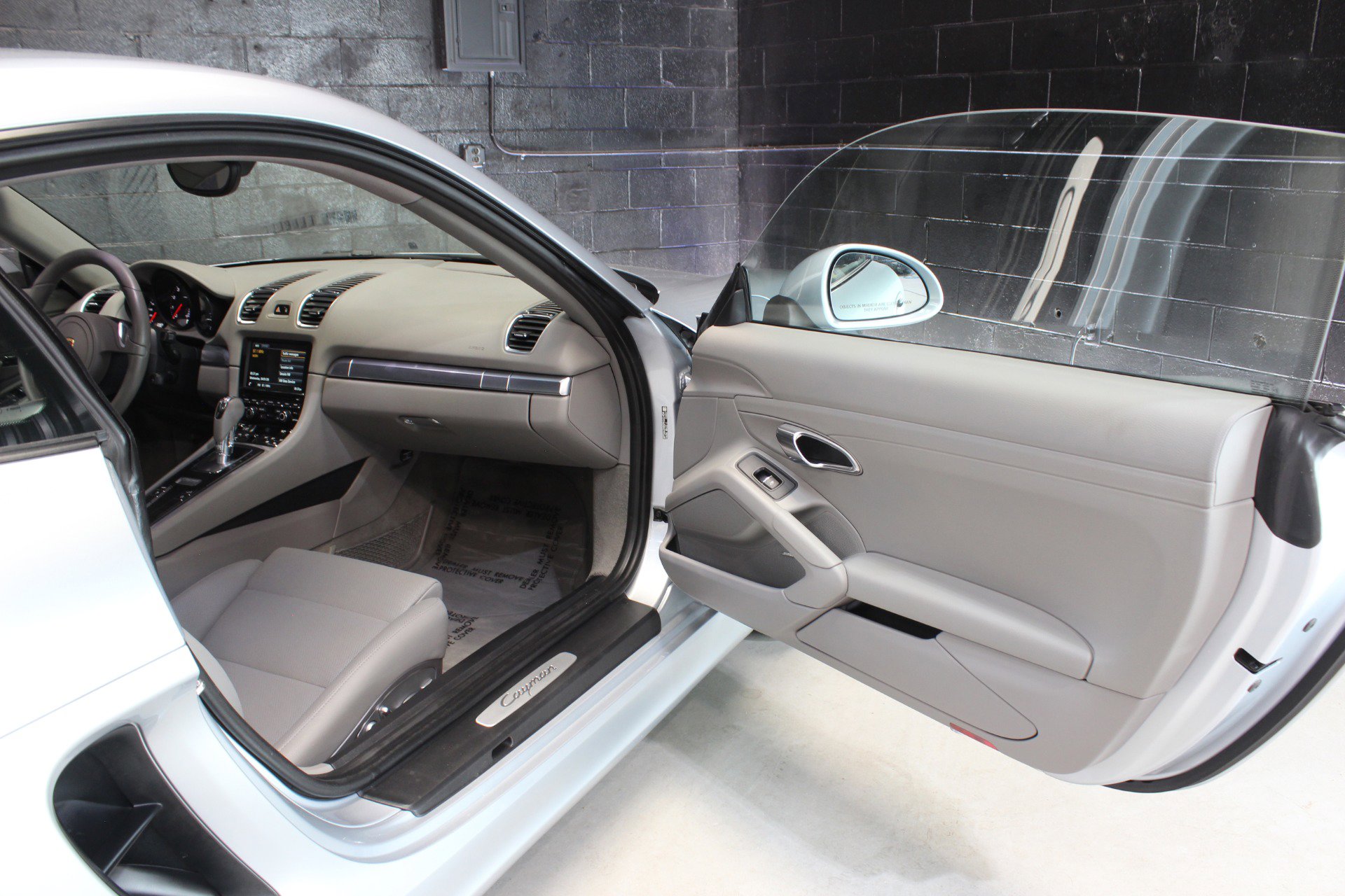 Used 2015 Porsche Cayman image 25