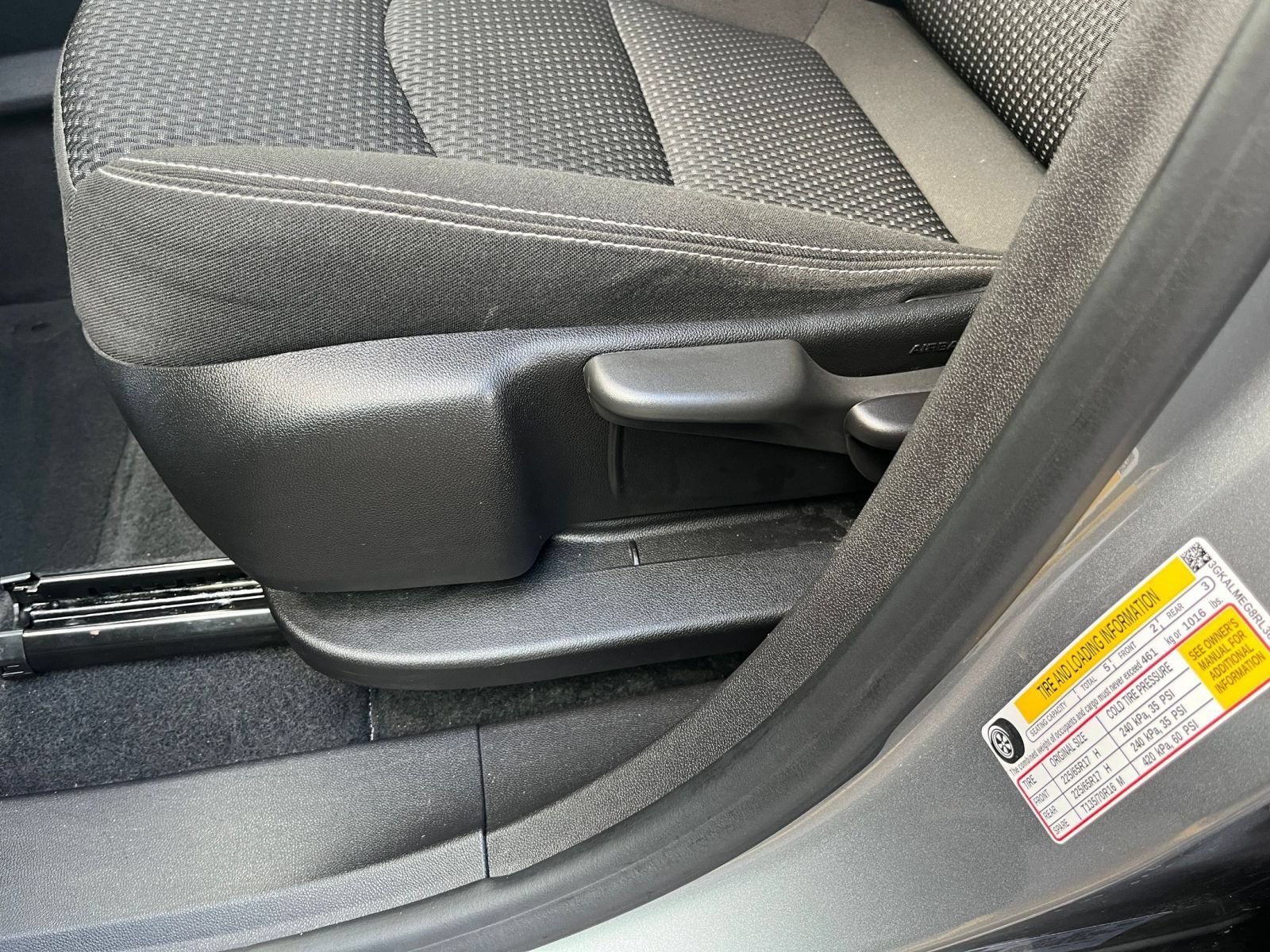 Used 2024 GMC Terrain SLE FWD image 18