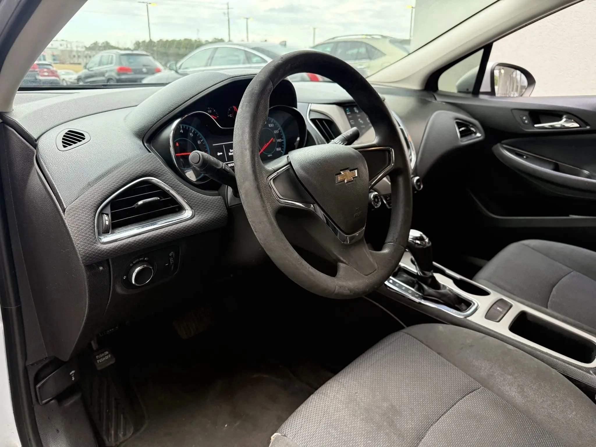 Used 2018 Chevrolet Cruze LS FWD image 17