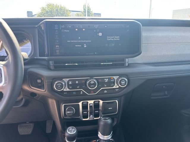 Used 2025 Jeep Wrangler Unlimited Sahara AWD/4WD image 16