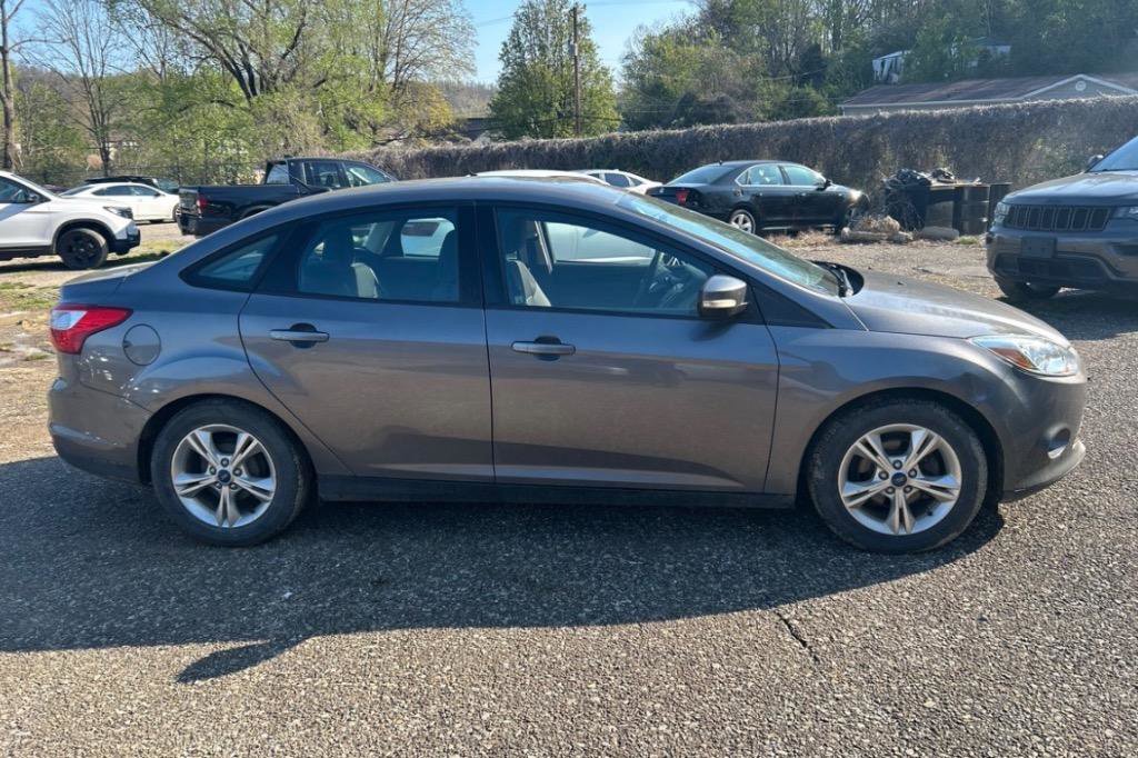 Used 2009 Ford Focus SE FWD image 3