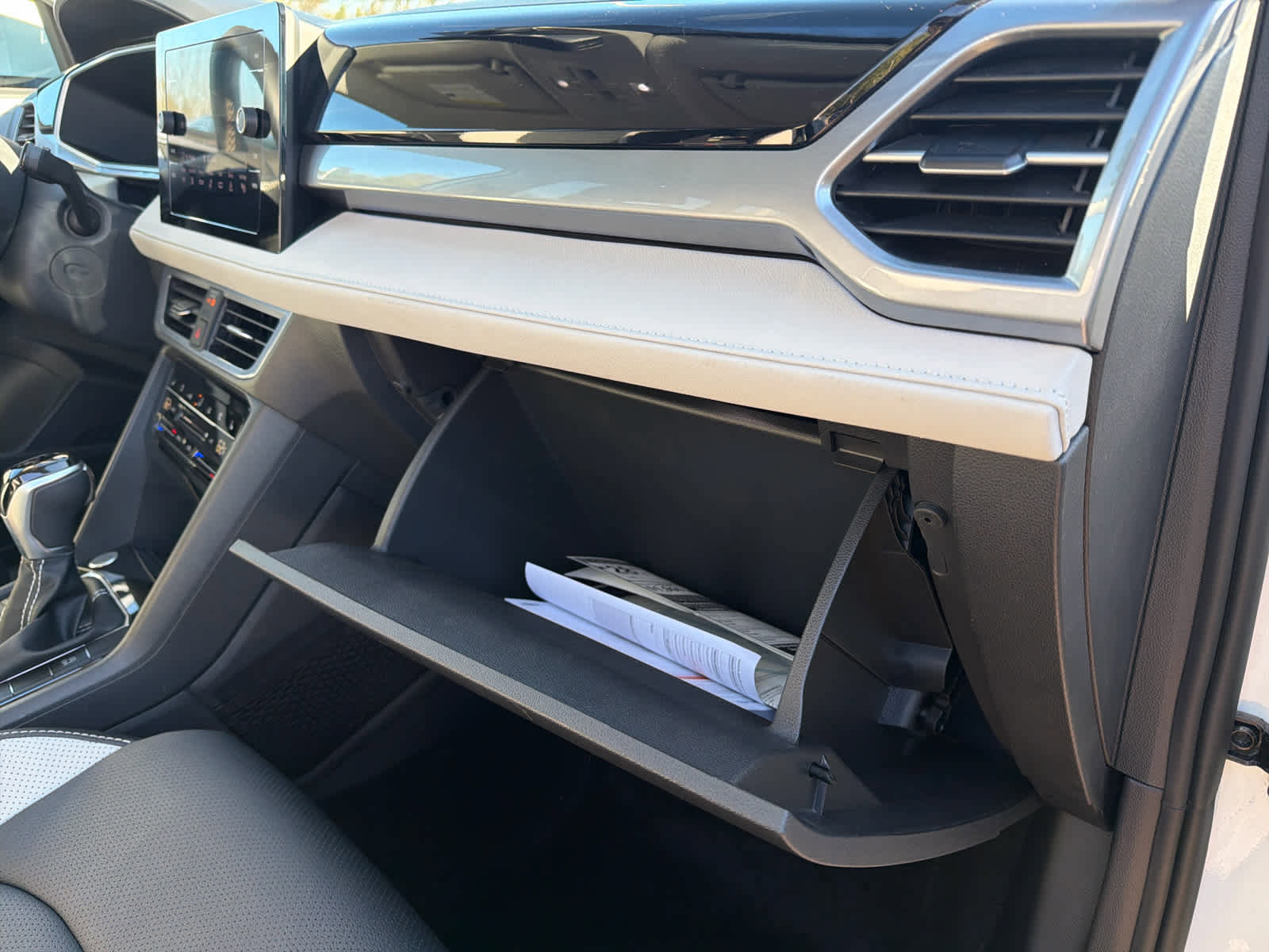 Certified 2025 Volkswagen Taos SEL image 38