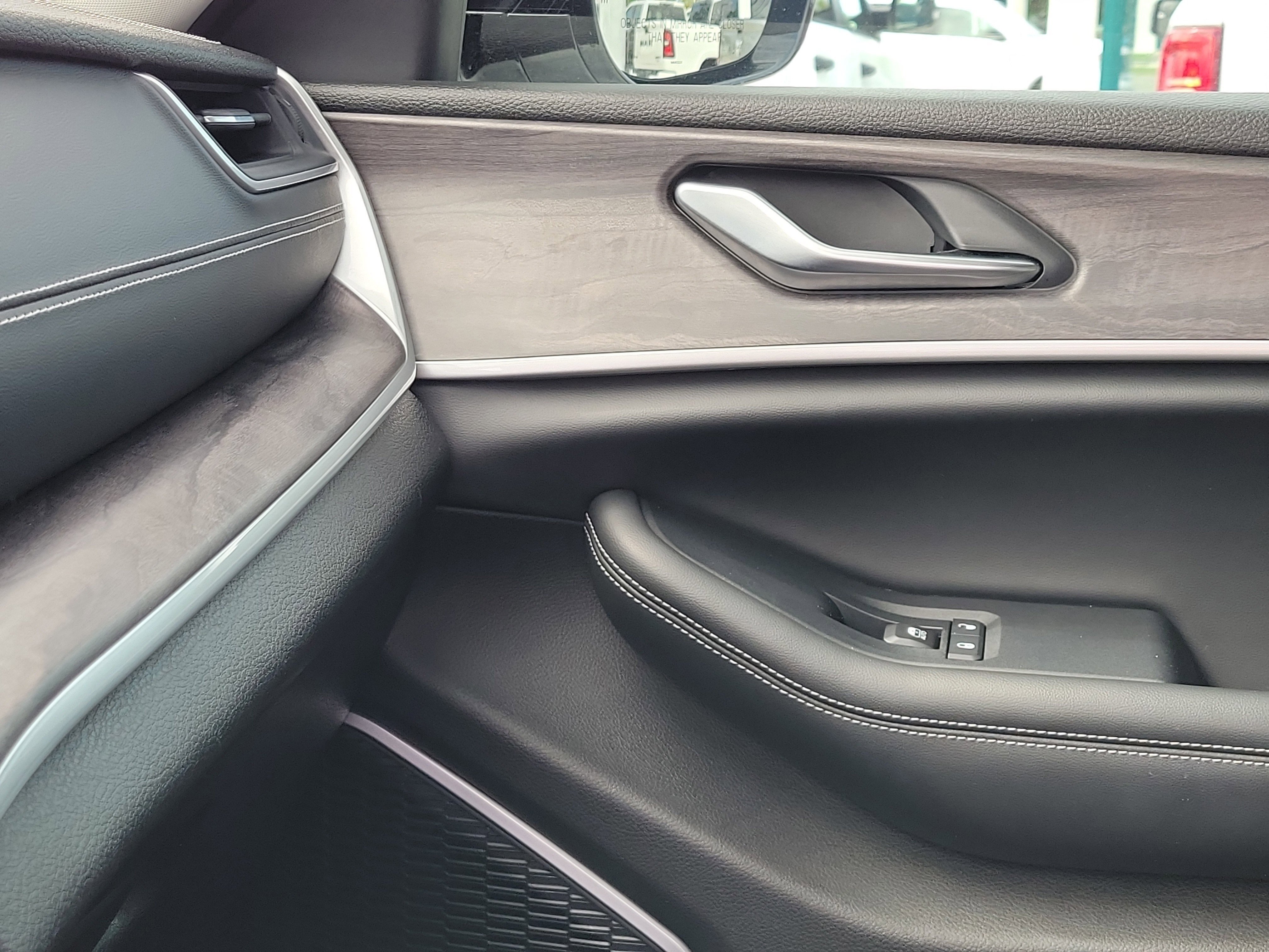 Used 2022 Jeep Grand Cherokee L Limited image 32