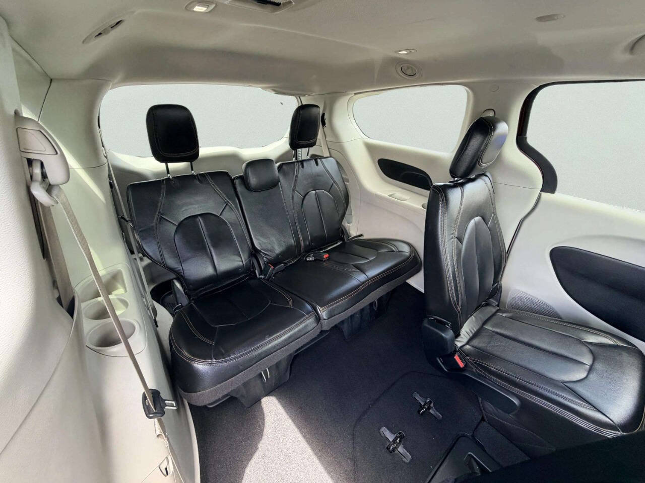 Used 2017 Chrysler Pacifica Touring FWD image 30
