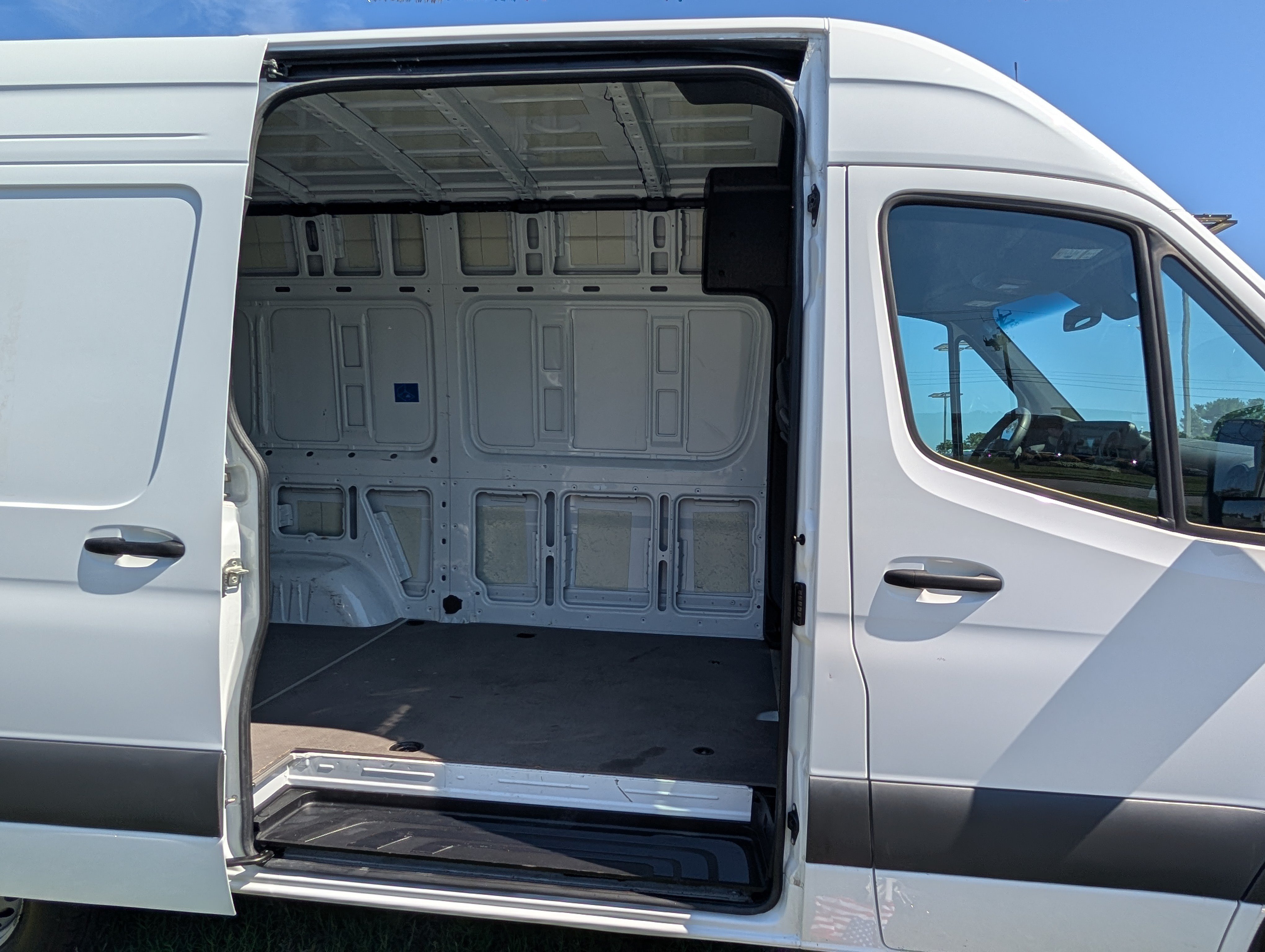 Used 2025 Mercedes-Benz Sprinter 2500 image 12