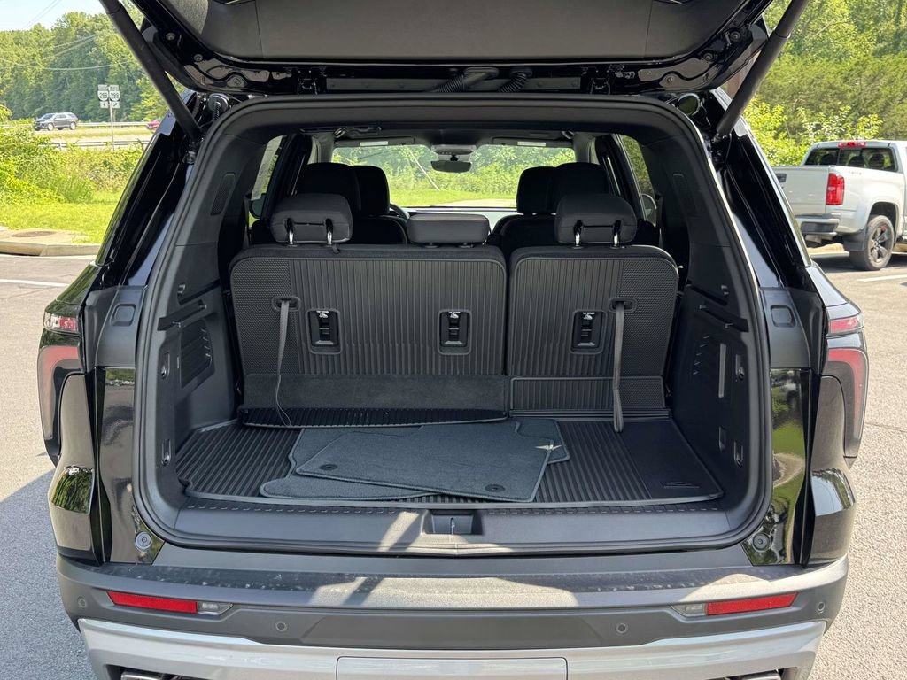 New 2026 Chevrolet Traverse LT w/ Driver Confidence Package AWD/4WD image 16