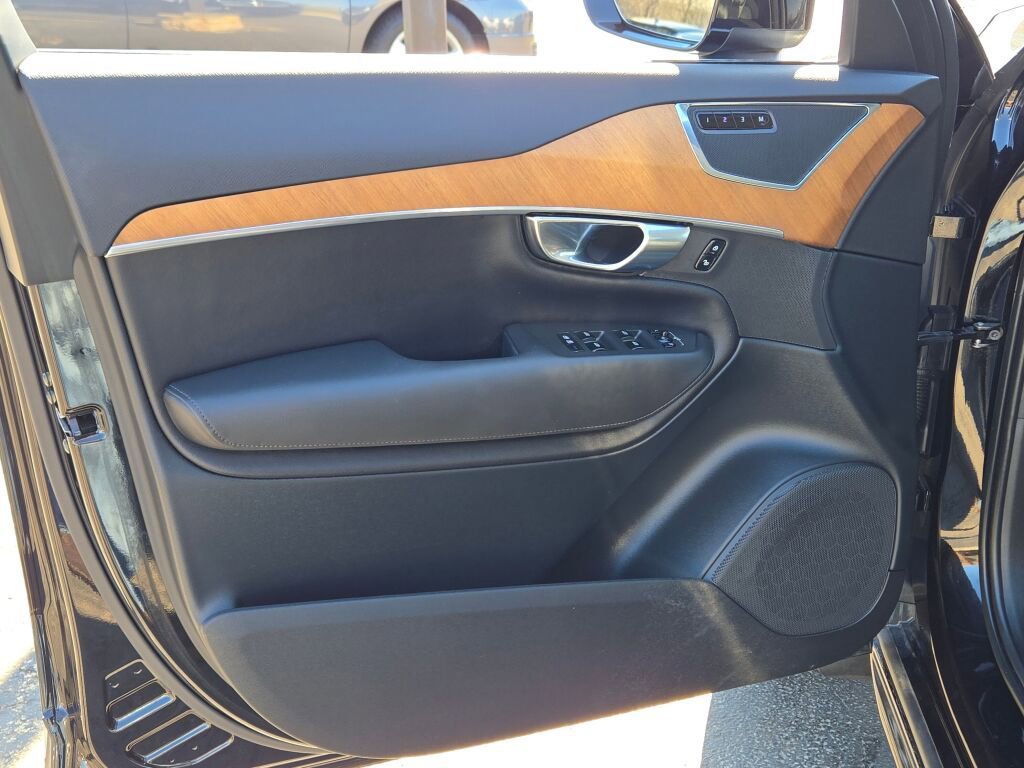 Used 2023 Volvo XC90 T8 Core image 35