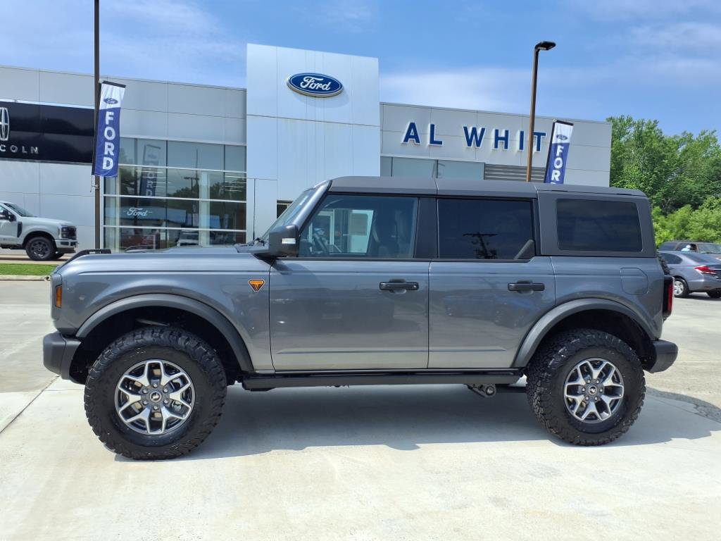 New 2025 Ford Bronco Badlands image 2