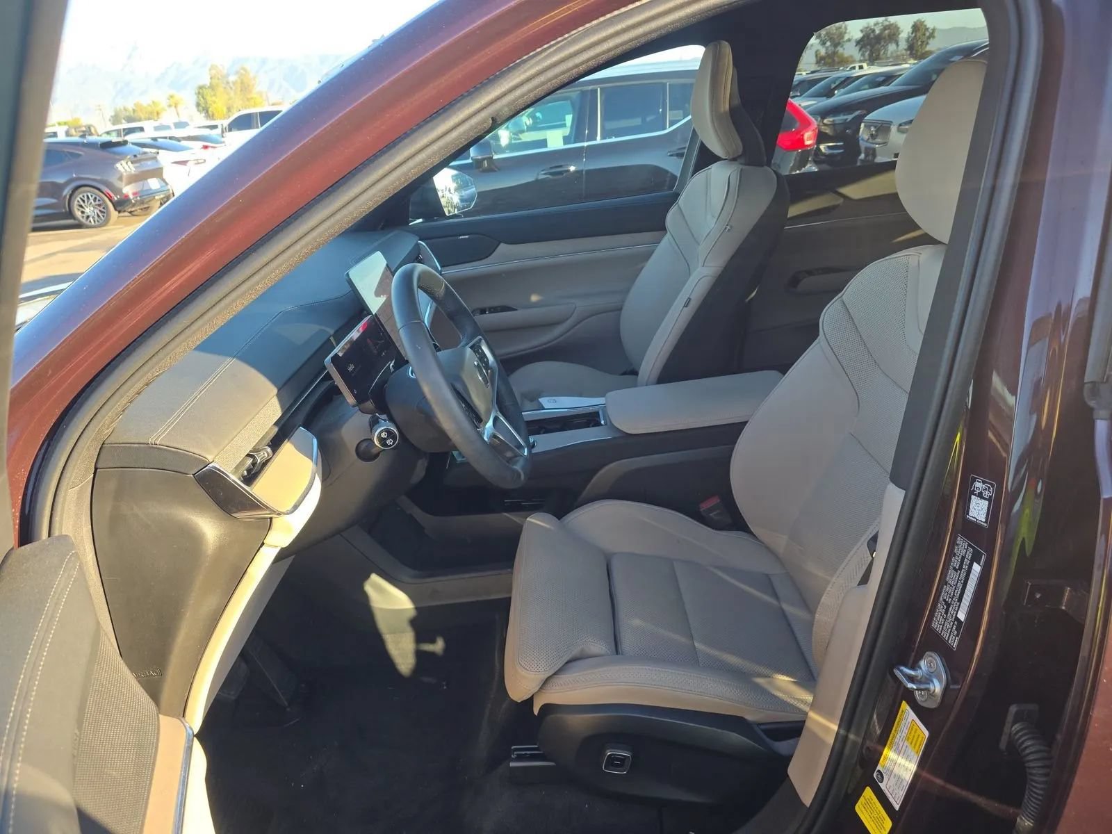 Used 2025 Volvo EX90 Ultra AWD/4WD image 4