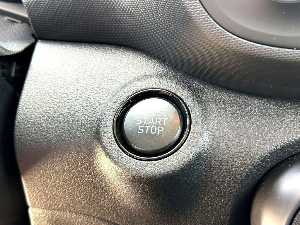 Used 2025 Hyundai Venue SEL FWD image 18