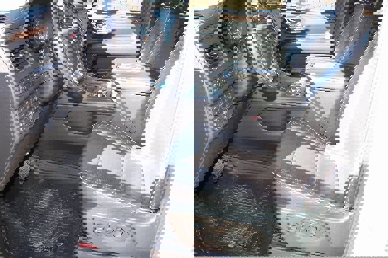 Used 2021 Chevrolet Tahoe Premier w/ Premium Package image 17