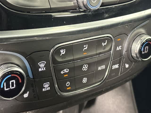 Used 2023 Chevrolet Traverse LT w/ LT Premium Package AWD/4WD image 20