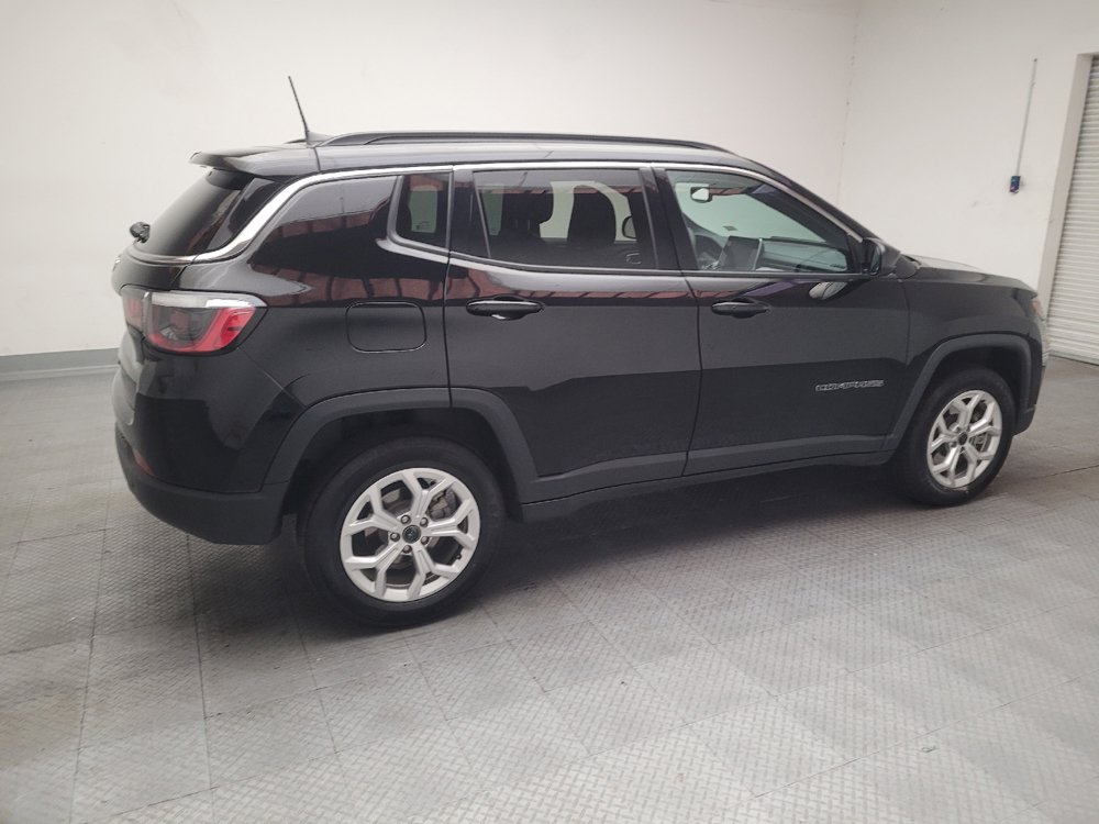 Used 2025 Jeep Compass Latitude w/ Sun & Sound Group AWD/4WD image 10