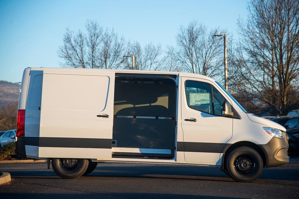 Used 2025 Mercedes-Benz Sprinter 2500 image 7