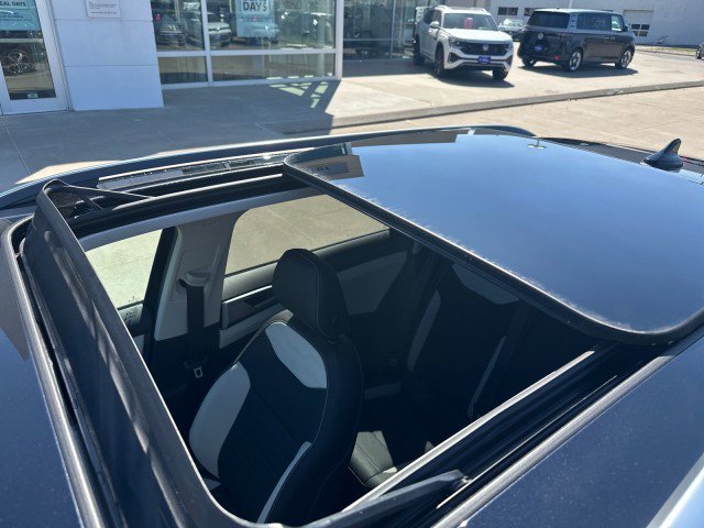 New 2025 Volkswagen Taos SEL image 12