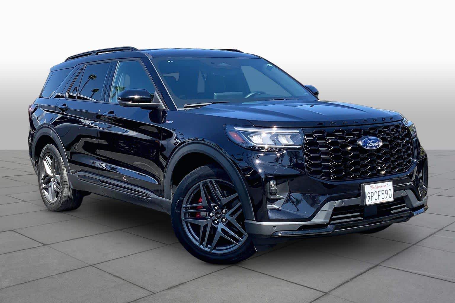 Used 2025 Ford Explorer ST-Line w/ Premium Package RWD image 2
