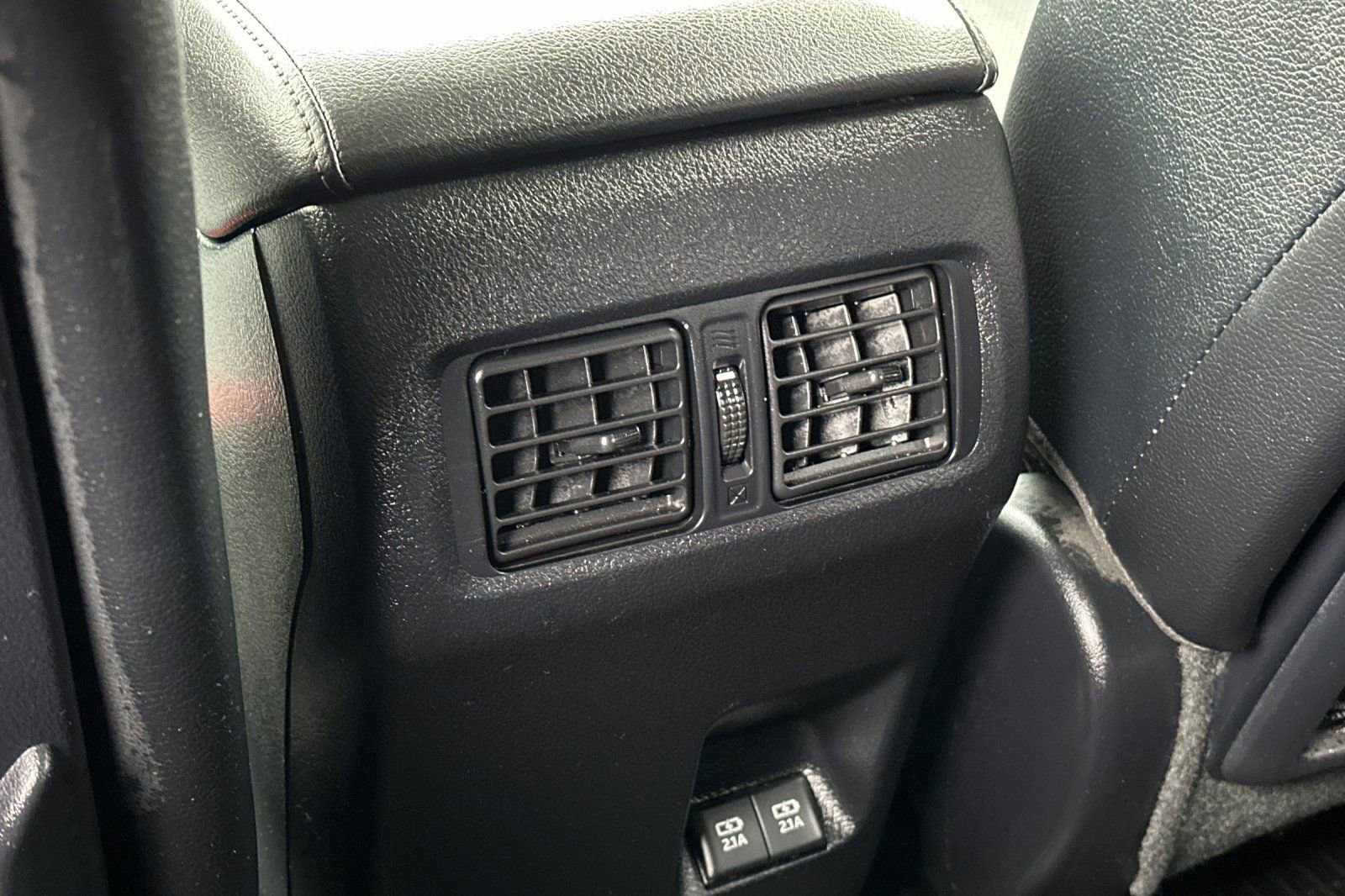 Used 2022 Toyota 4Runner Limited AWD/4WD image 14