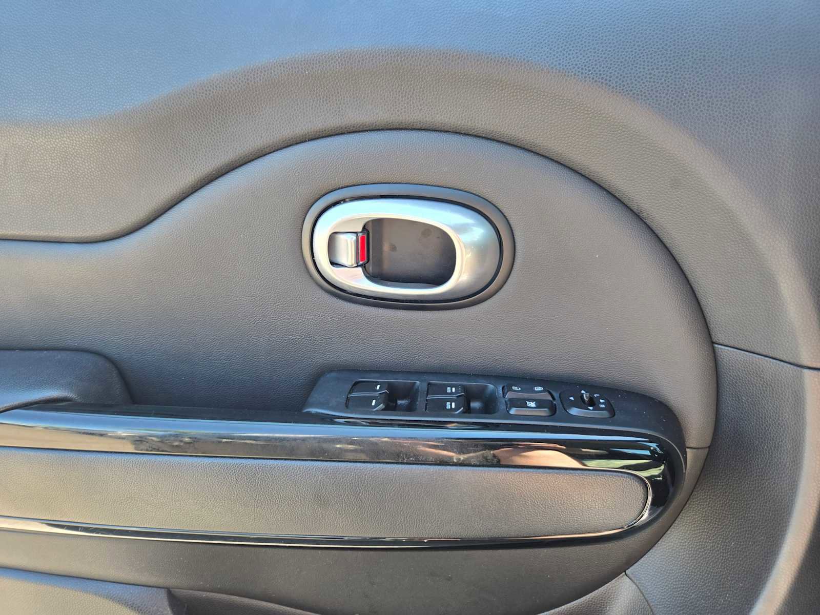 Used 2016 Kia Soul + w/ Audio Package FWD image 19