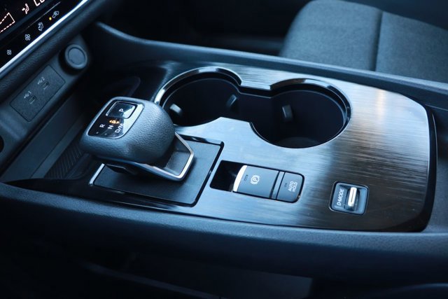 Used 2024 Nissan Rogue SV image 15