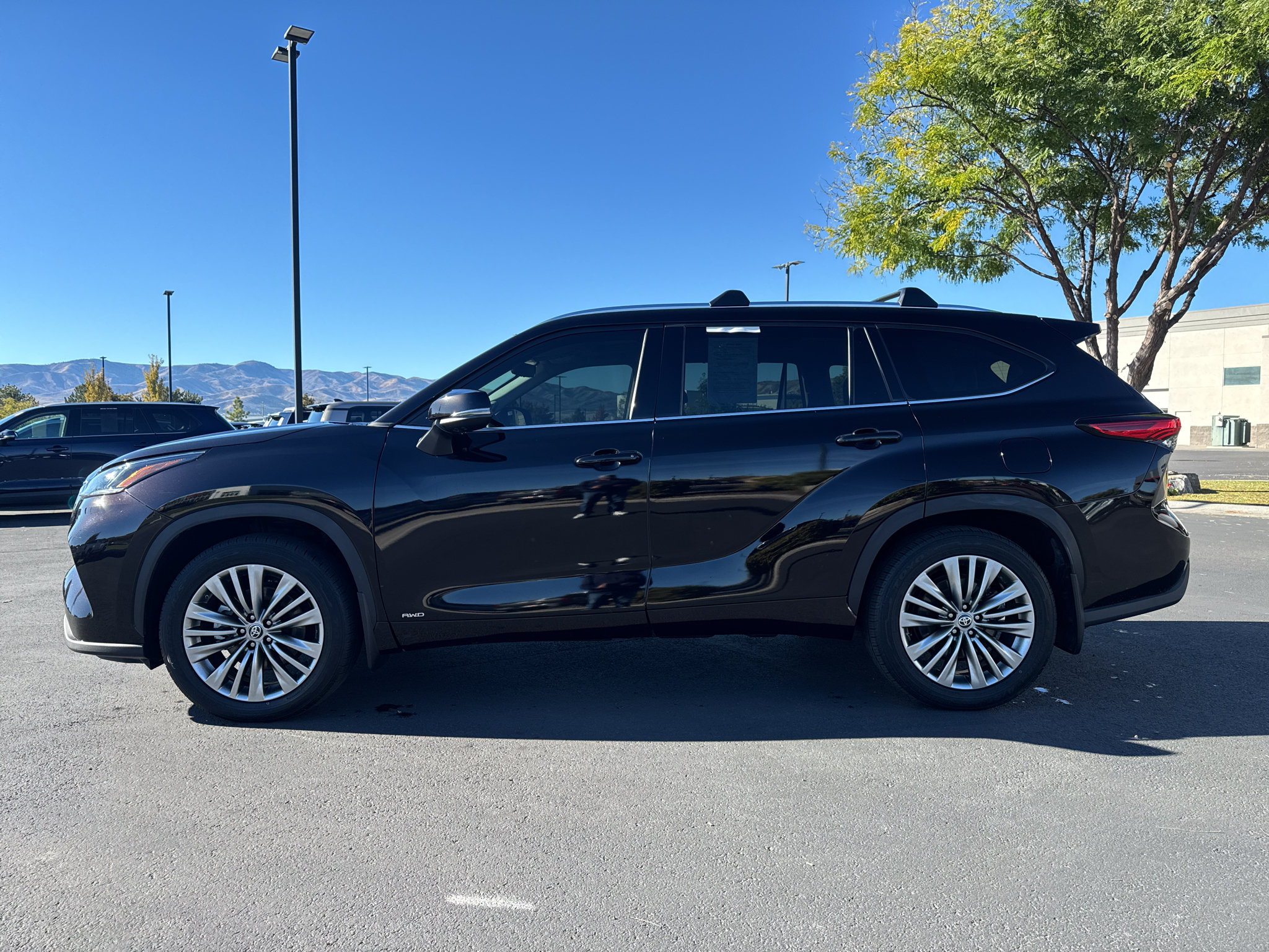 Used 2022 Toyota Highlander Platinum AWD/4WD image 4