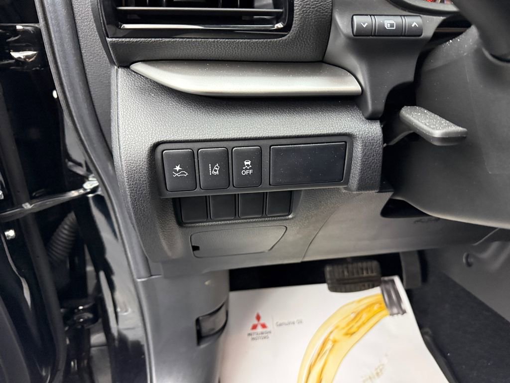 Used 2025 Mitsubishi Eclipse Cross ES image 27